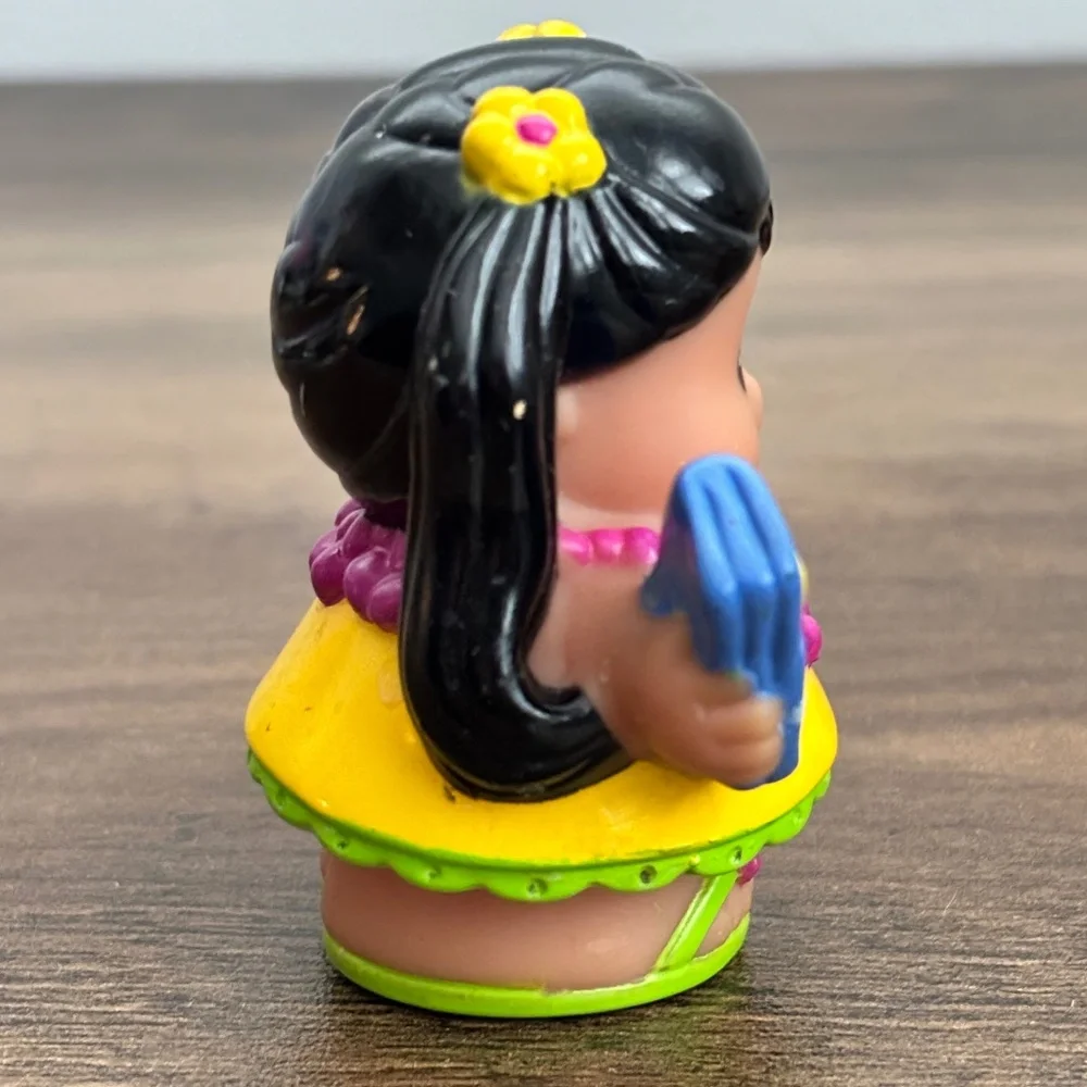 Fisher Price Little People Hawaiian Vacation Mia Girl Blue Phone Toy Figure 2008